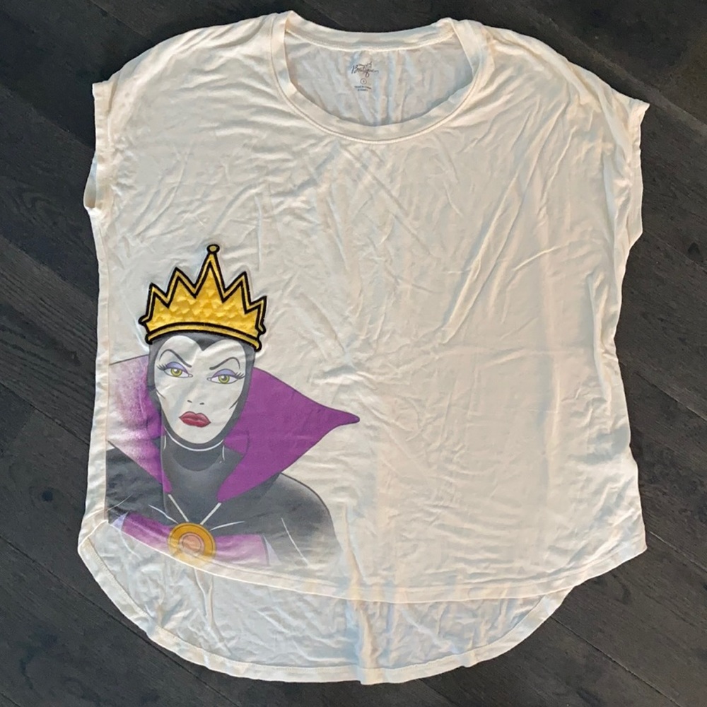 Disney “Evil Queen” T-shirt women’s size S